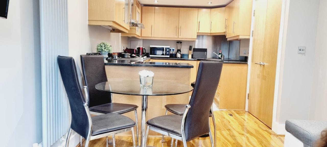 Waterside Apartment Canary Wharf Londra Dış mekan fotoğraf